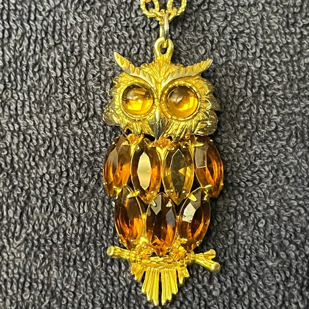 Elegant Gold Owl Pendant Necklace - Picture 2 of 8